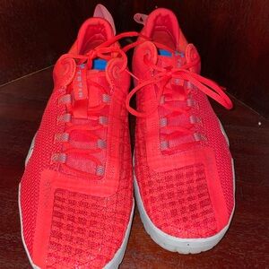 Under Armor men’s “TriBase Reign 6” athletic shoe in red size 13